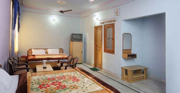 Hotel Raj B & B